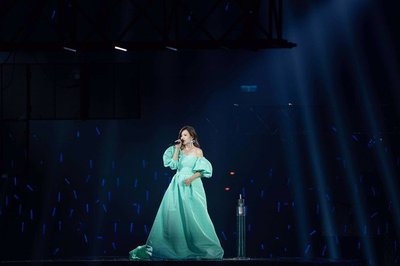 梁靜茹首認(rèn)愛總裁男友！甜蜜日常曝光 日傳愛心圖，羞到趴桌